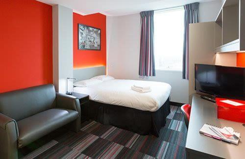 Modern And Comfy At Corporation Village In Apartment Coventry