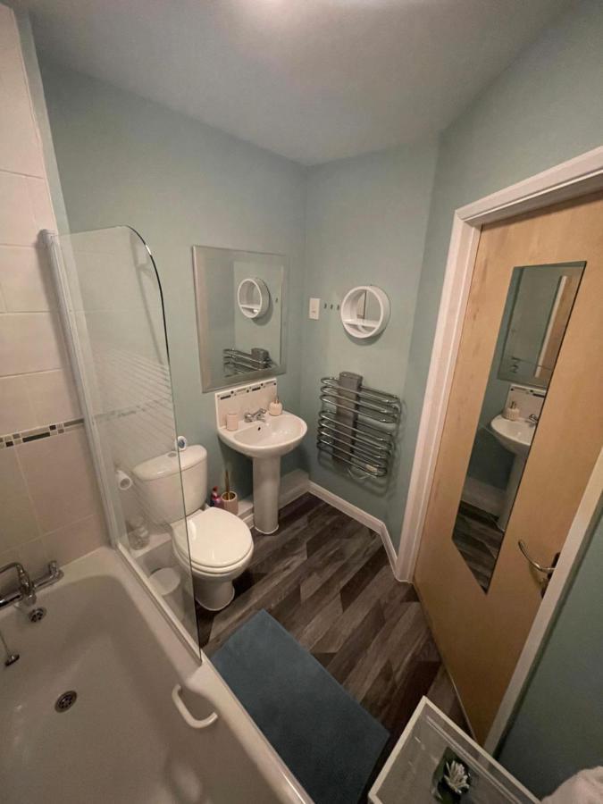 Entire Modern In Centre Apartment *
