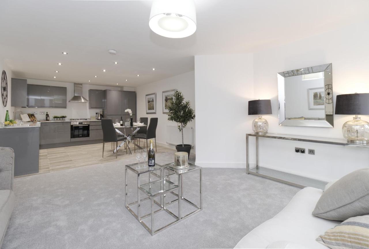 Brand New! Contemporary 2-bed Flat - Sleeps 4 - Free Parking Apartamento *