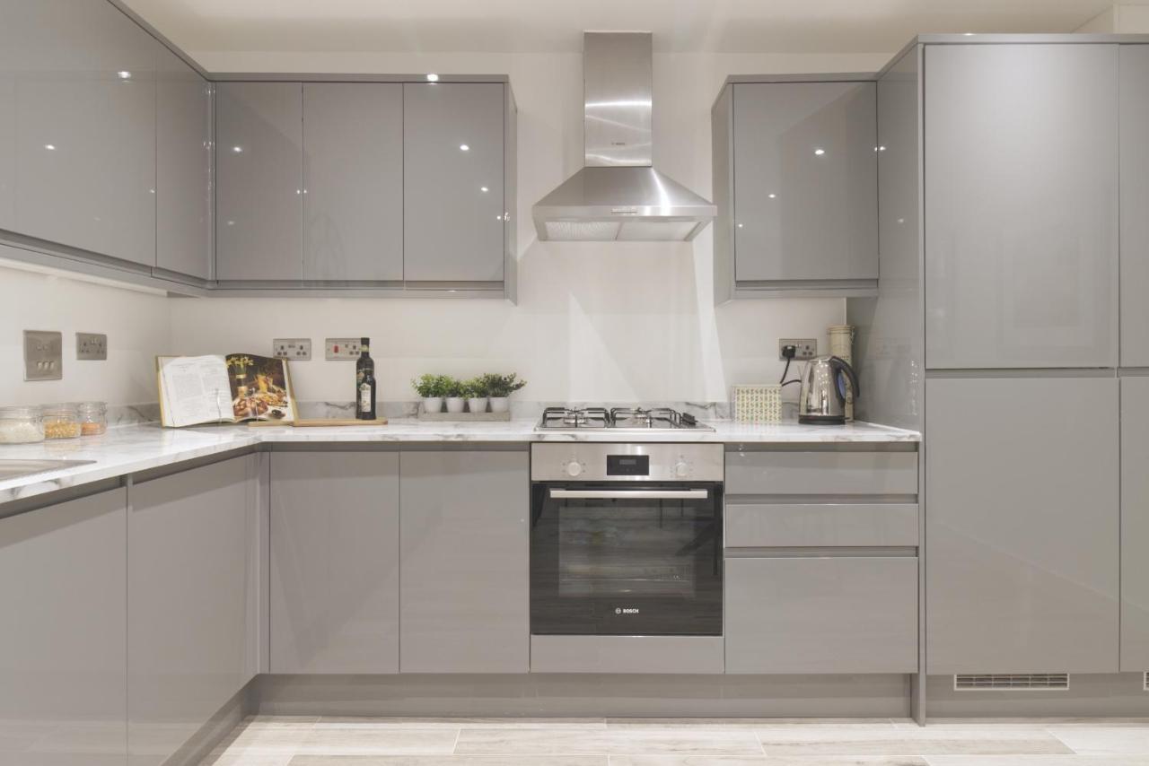 Brand New! Contemporary 2-bed Flat - Sleeps 4 - Free Parking