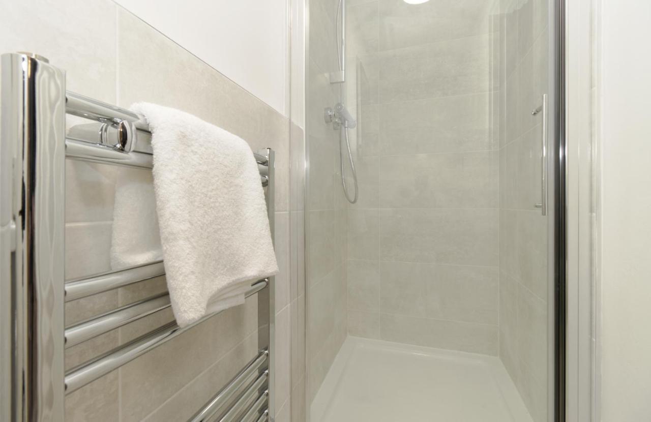 Apartamento Brand New! Contemporary 2-bed Flat - Sleeps 4 - Free Parking *