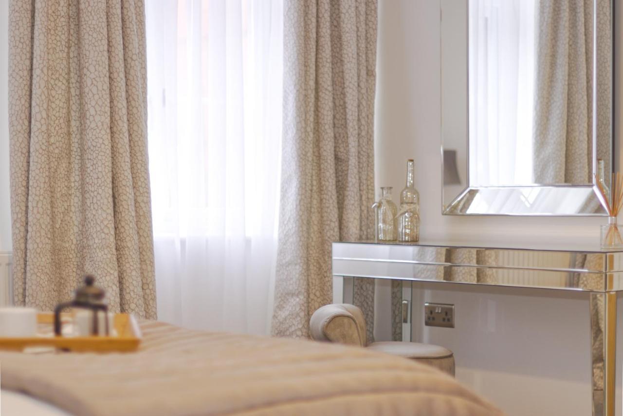 Brand New! Contemporary 2-bed Flat - Sleeps 4 - Free Parking *