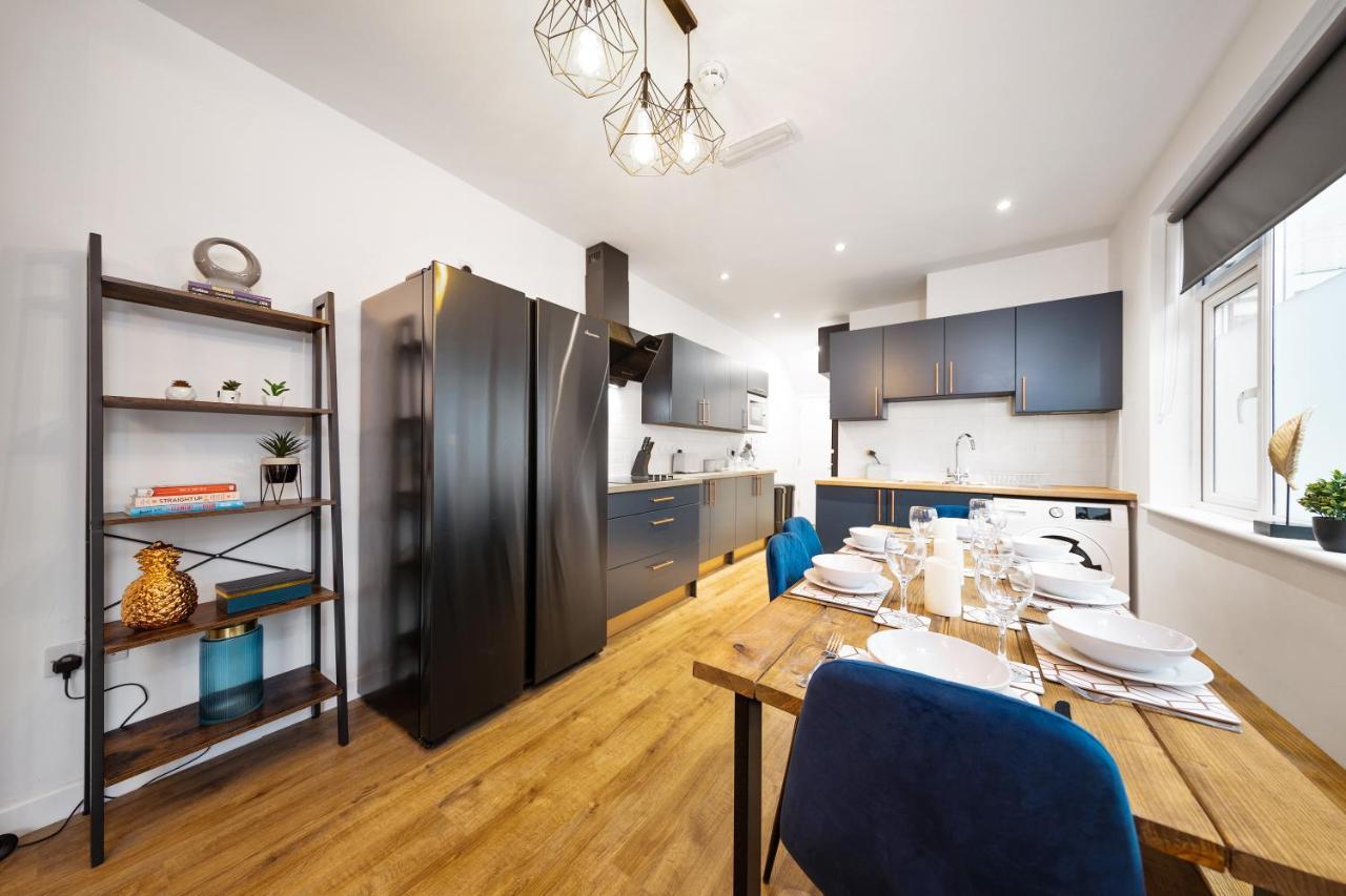 Holiday home Centre Inspire: 7-bedroom Ensuite Haven *
