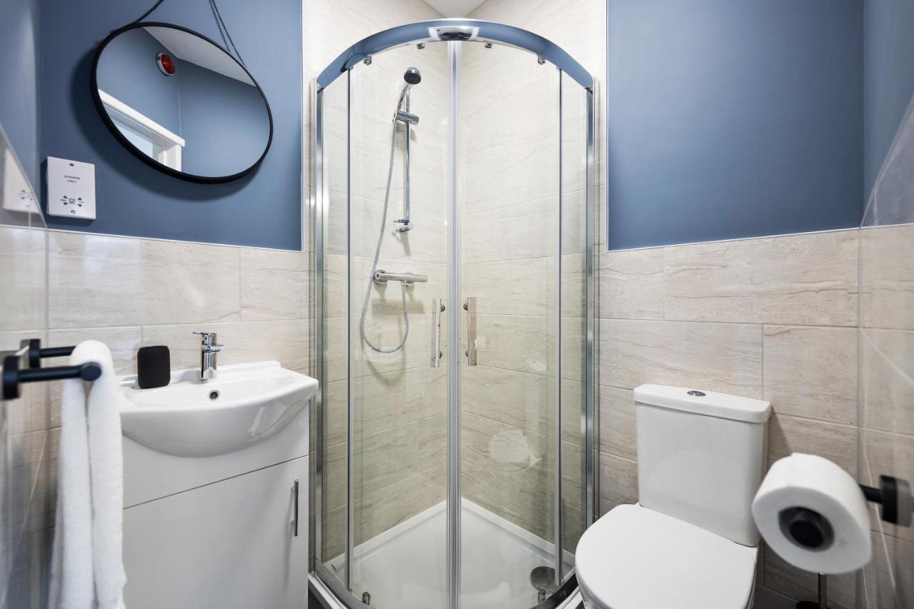 Centre Inspire: 7-bedroom Ensuite Haven Holiday home Coventry