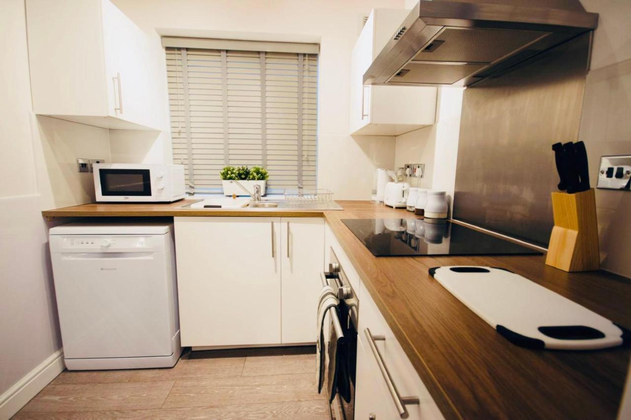 Stunning 3-bed Ground Floor In Apartamento