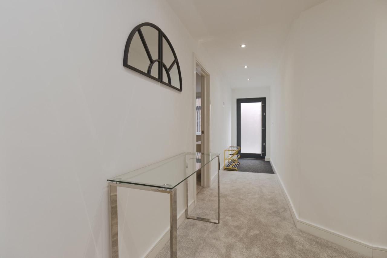 Apartment Just Launched! Stylish 2-bed Flat - Sleeps 6 - Free Parking Coventry