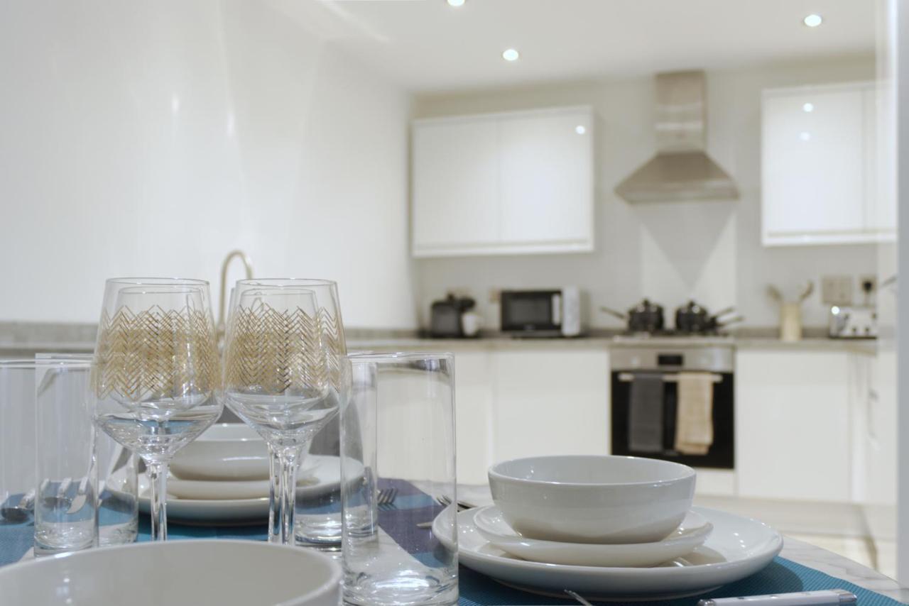 Just Launched! Stylish 2-bed Flat - Sleeps 6 - Free Parking Apartment *