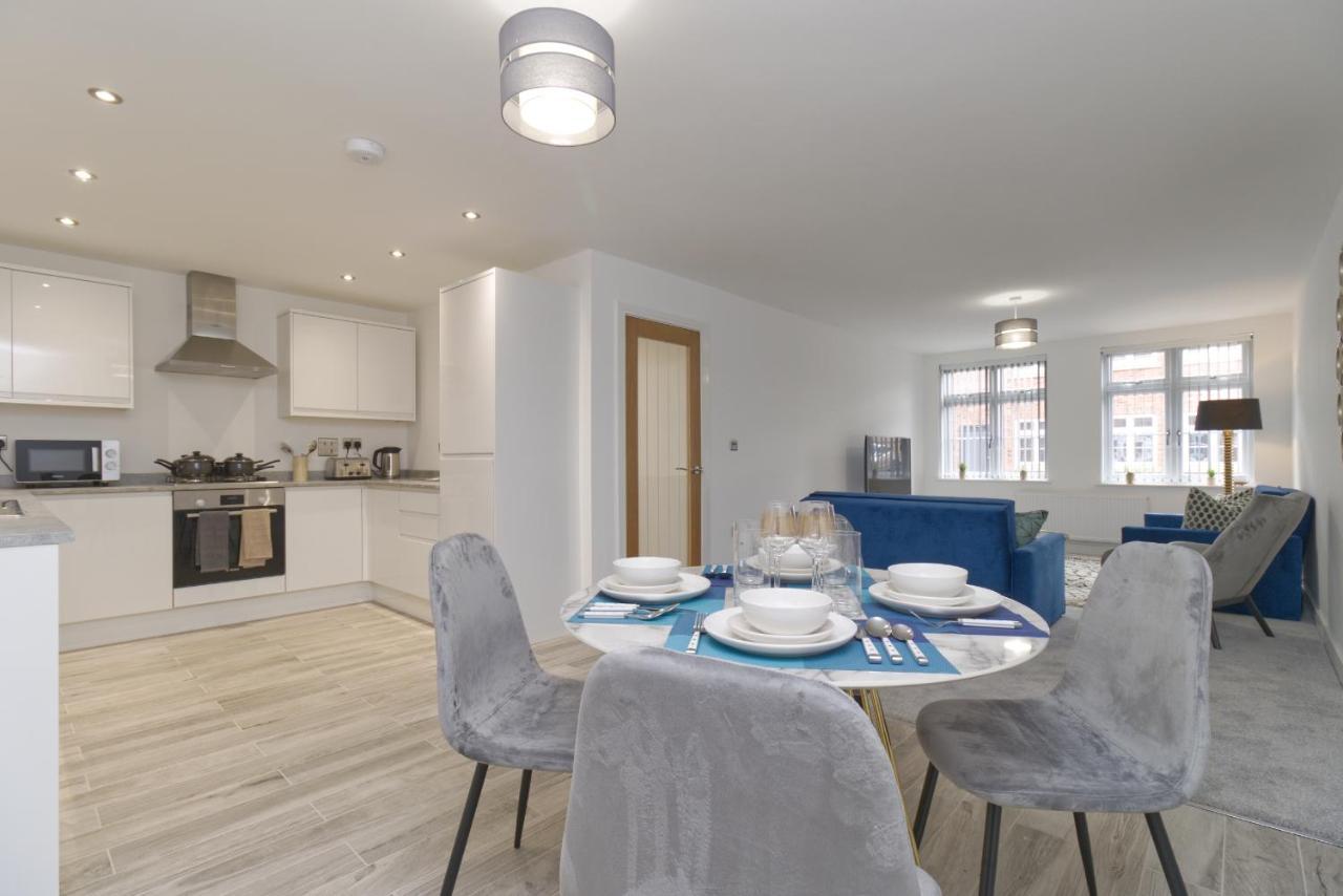Apartment Just Launched! Stylish 2-bed Flat - Sleeps 6 - Free Parking