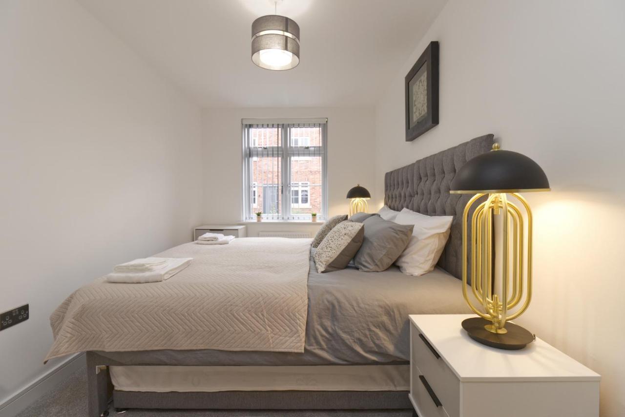 Apartment Just Launched! Stylish 2-bed Flat - Sleeps 6 - Free Parking *