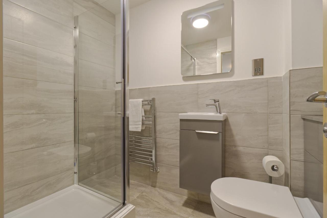 Apartment Just Launched! Stylish 2-bed Flat - Sleeps 6 - Free Parking *