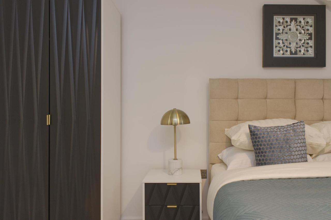 Just Launched! Stylish 2-bed Flat - Sleeps 6 - Free Parking Apartment *