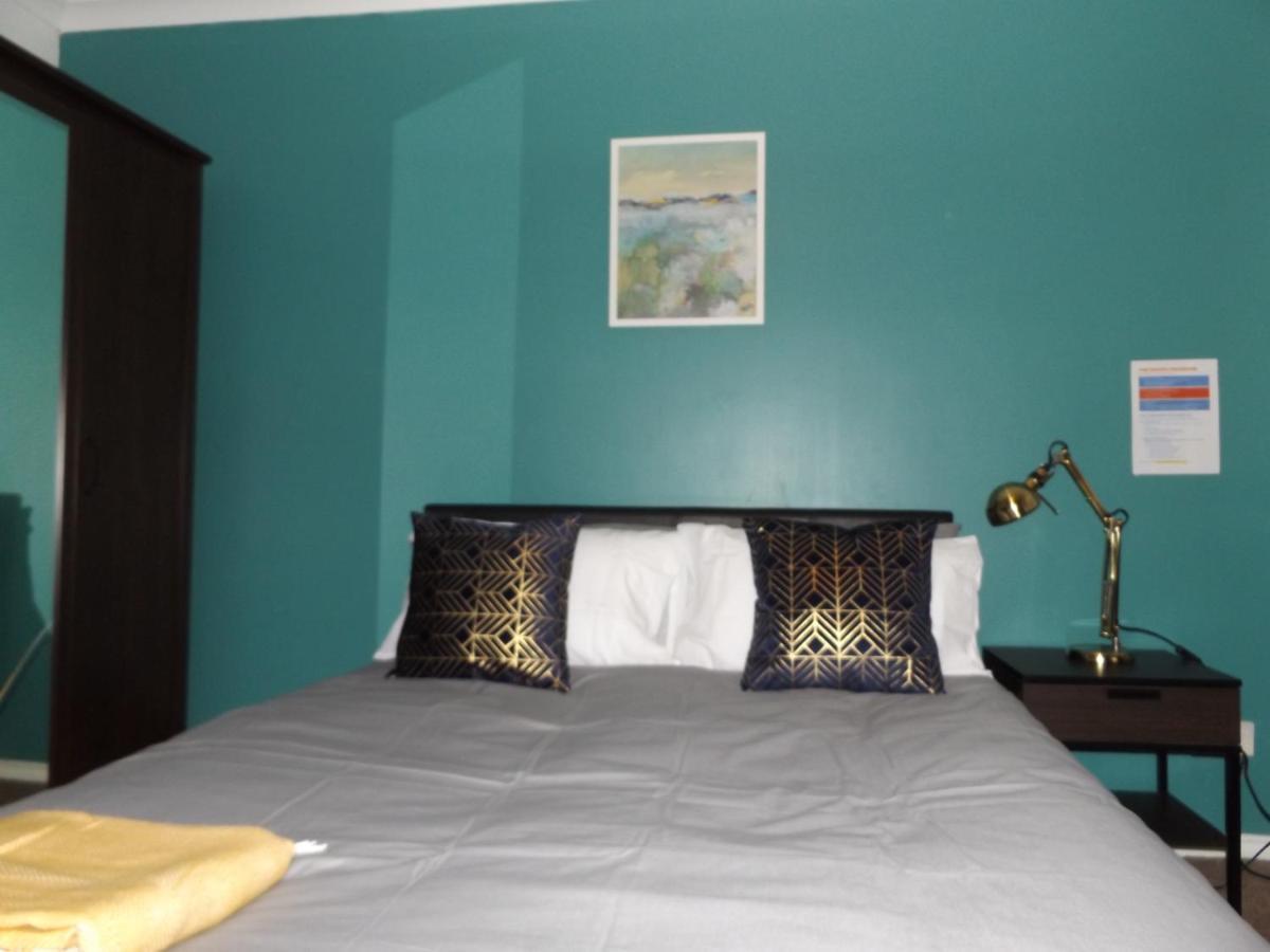 Coventry Rooms Homestay *