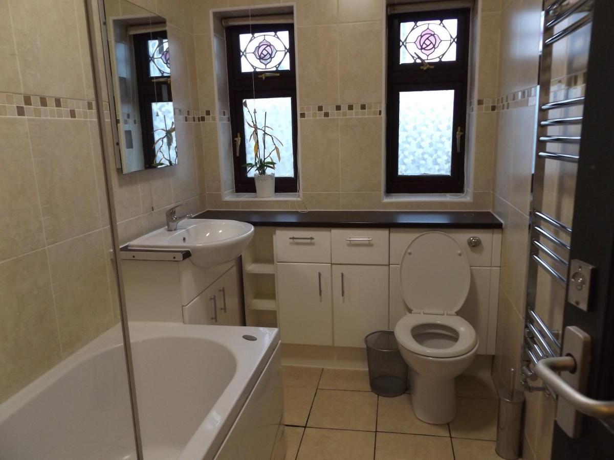 Coventry Rooms Homestay *