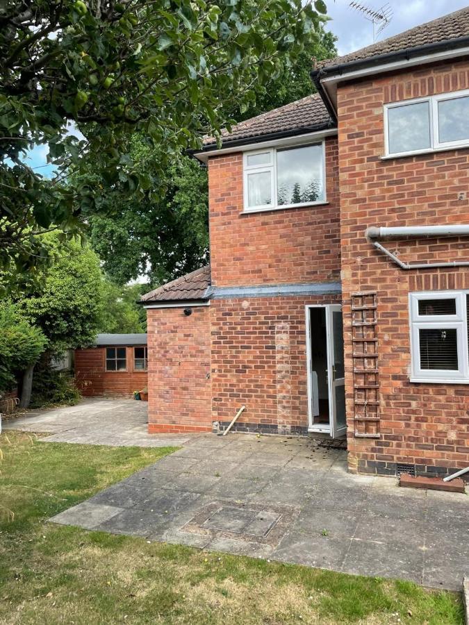 Holiday home 5 Bed House, 32 Tutbury Avenue, Cannon Park, Coventry, Cv4 7bj Coventry