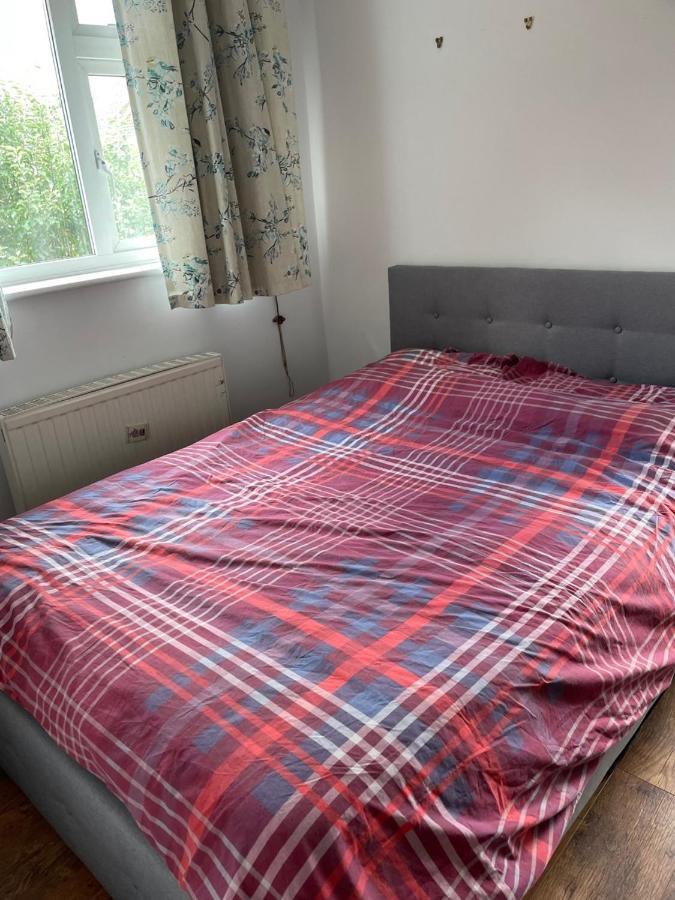 5 Bed House, 32 Tutbury Avenue, Cannon Park, Coventry, Cv4 7bj Holiday home *