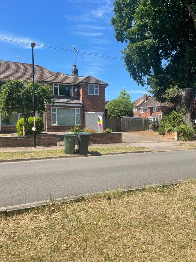 Holiday home 5 Bed House, 32 Tutbury Avenue, Cannon Park, Coventry, Cv4 7bj Coventry