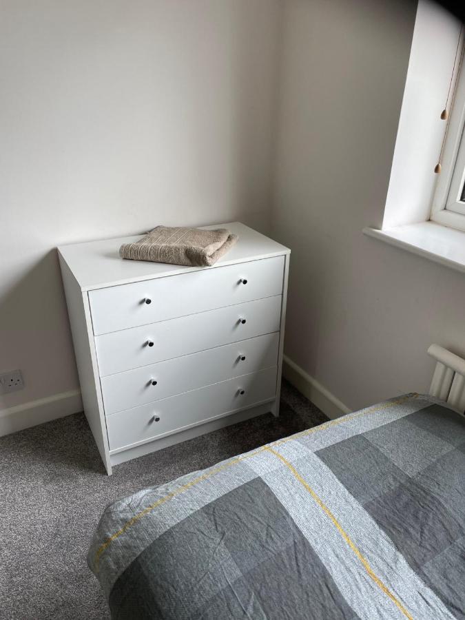 Holiday home 5 Bed House, 32 Tutbury Avenue, Cannon Park, Coventry, Cv4 7bj *