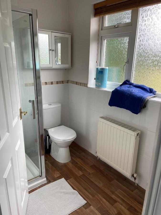 5 Bed House, 32 Tutbury Avenue, Cannon Park, Coventry, Cv4 7bj Holiday home *