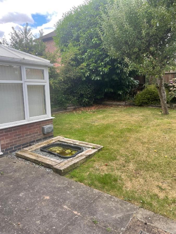 5 Bed House, 32 Tutbury Avenue, Cannon Park, Coventry, Cv4 7bj Holiday home