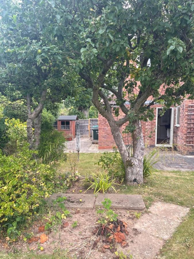 5 Bed House, 32 Tutbury Avenue, Cannon Park, Coventry, Cv4 7bj Holiday home