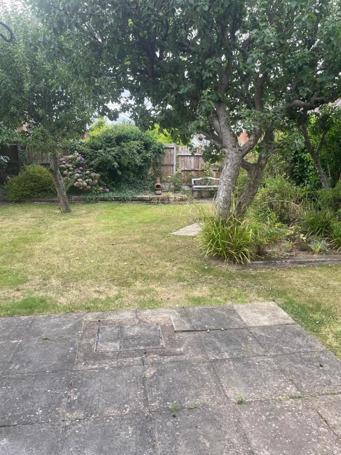 5 Bed House, 32 Tutbury Avenue, Cannon Park, Coventry, Cv4 7bj Holiday home Coventry