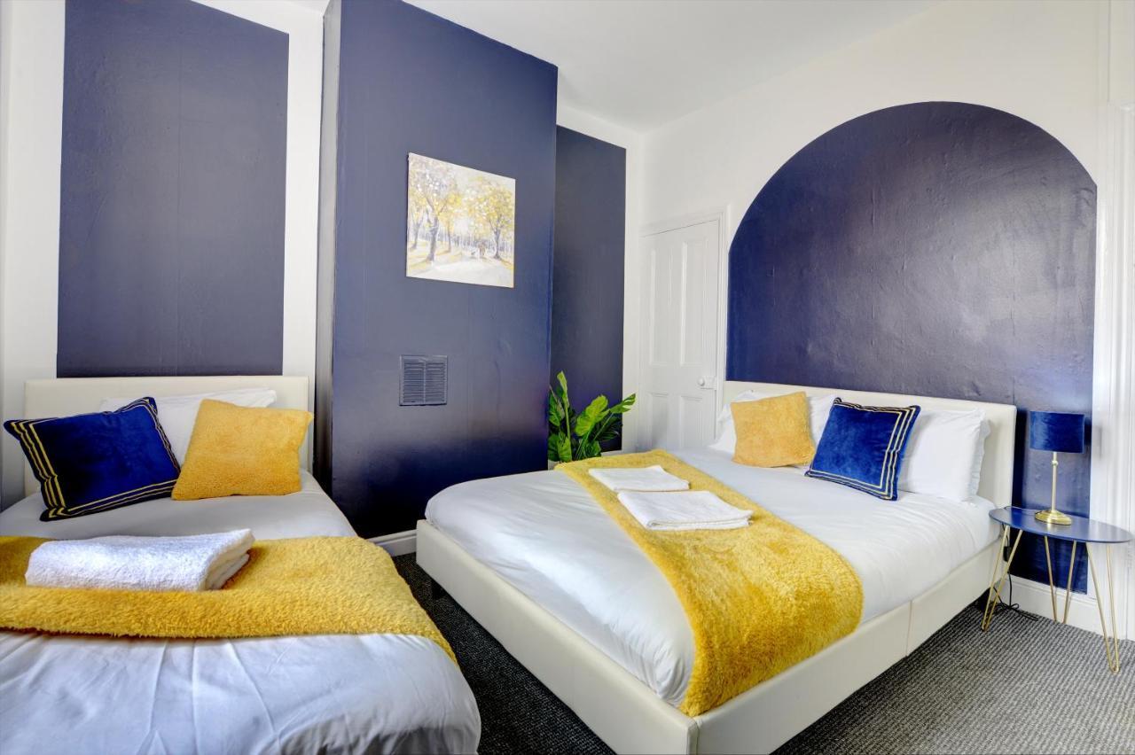 Holiday home Cheerful Comfort: 2-bedroom With Free Parking & Wi-fi Coventry