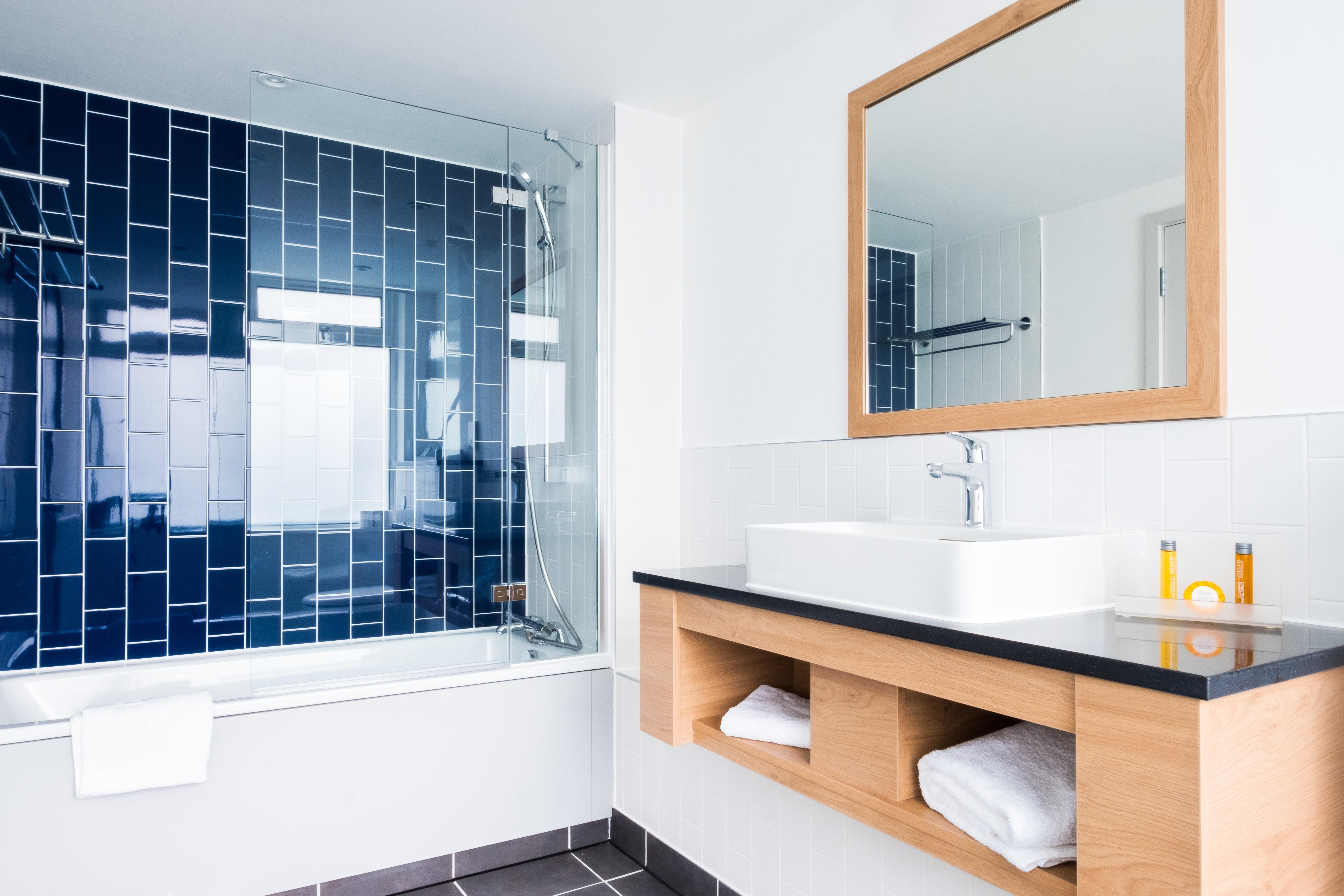 Hotel M6, J2 By Ihg 4*