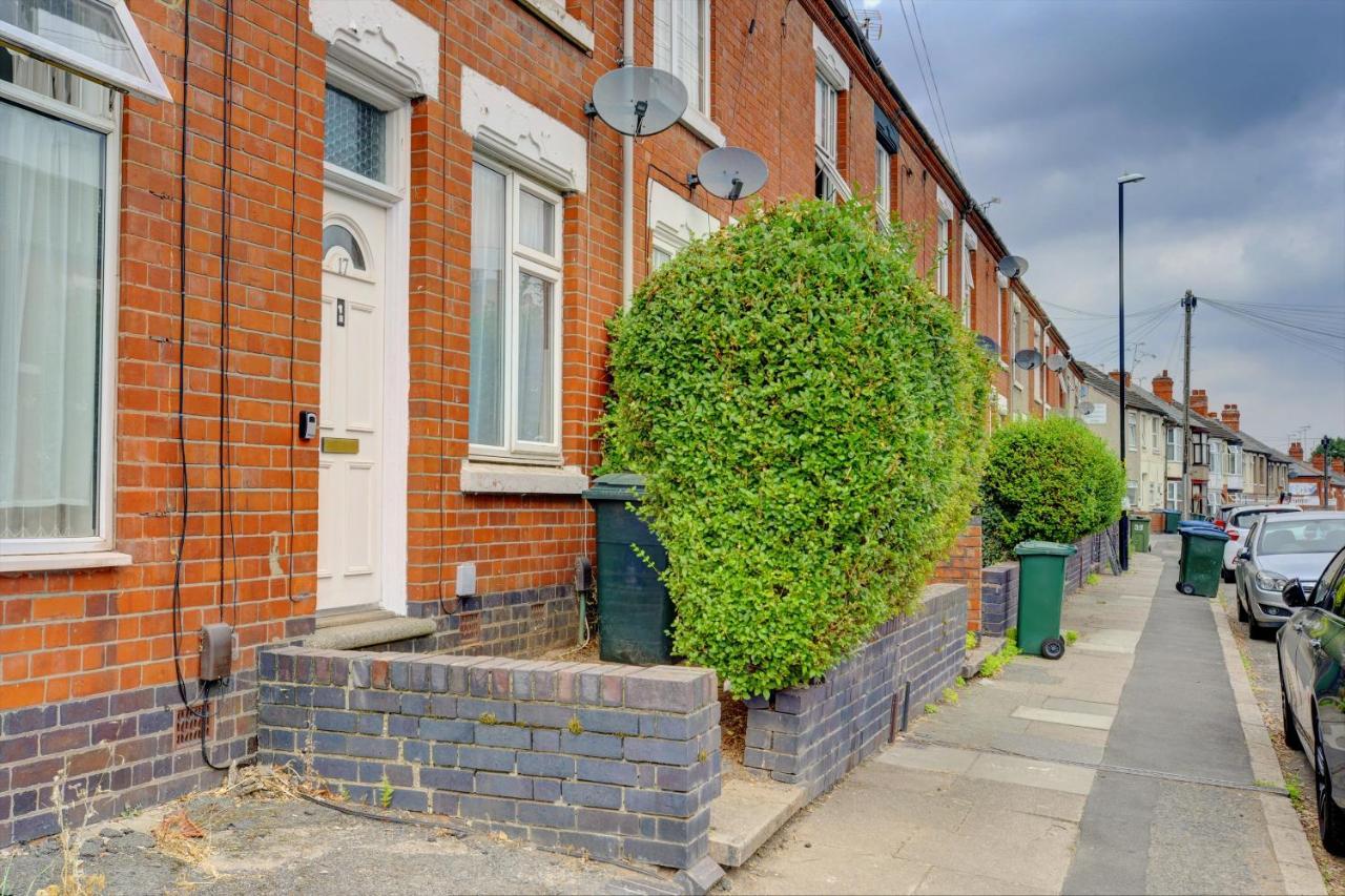 Cheerful Comfort: 2-bedroom With Free Parking & Wi-fi Holiday home