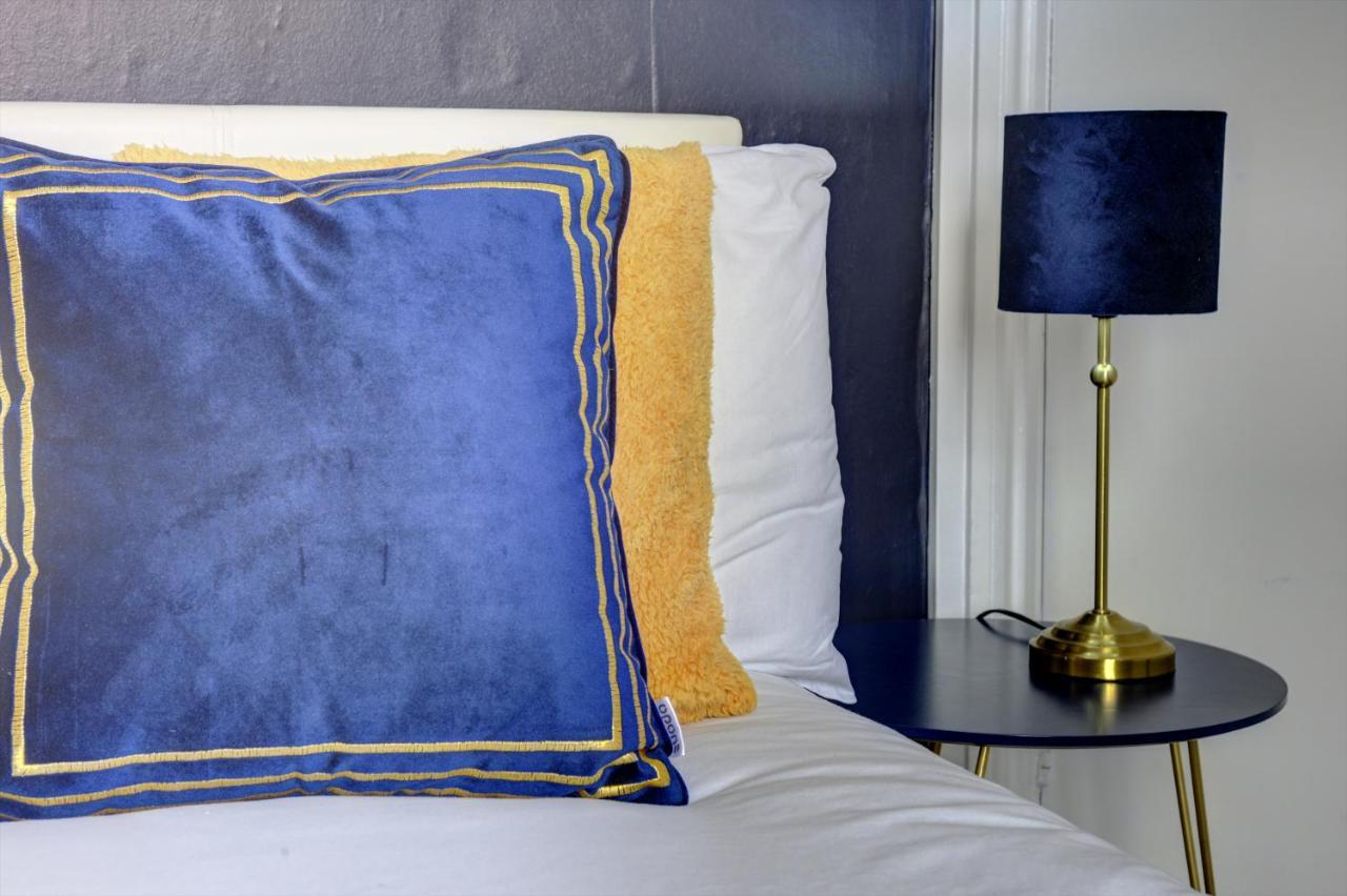 Cheerful Comfort: 2-bedroom With Free Parking & Wi-fi Holiday home