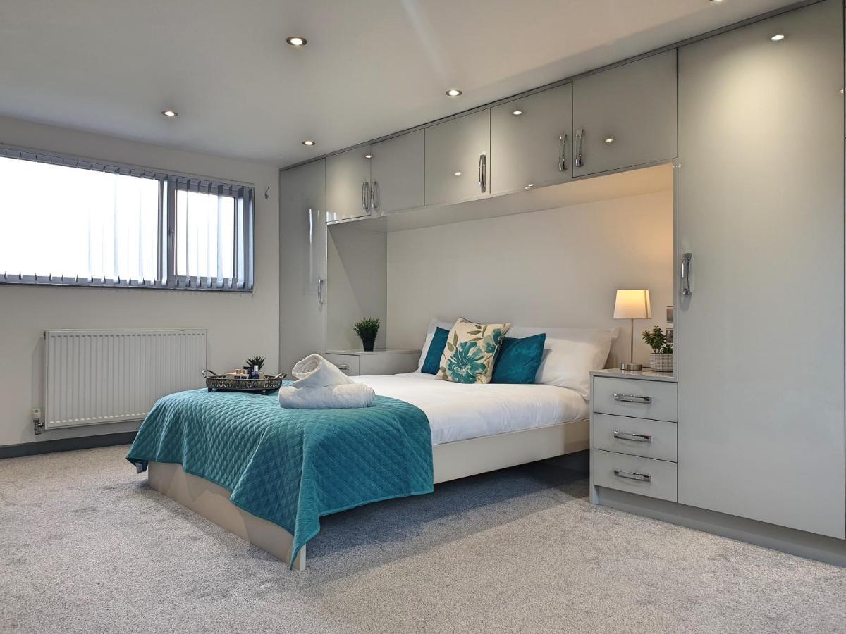 Spacious City With Free Parking, Fast Wi-fi & Netflix *