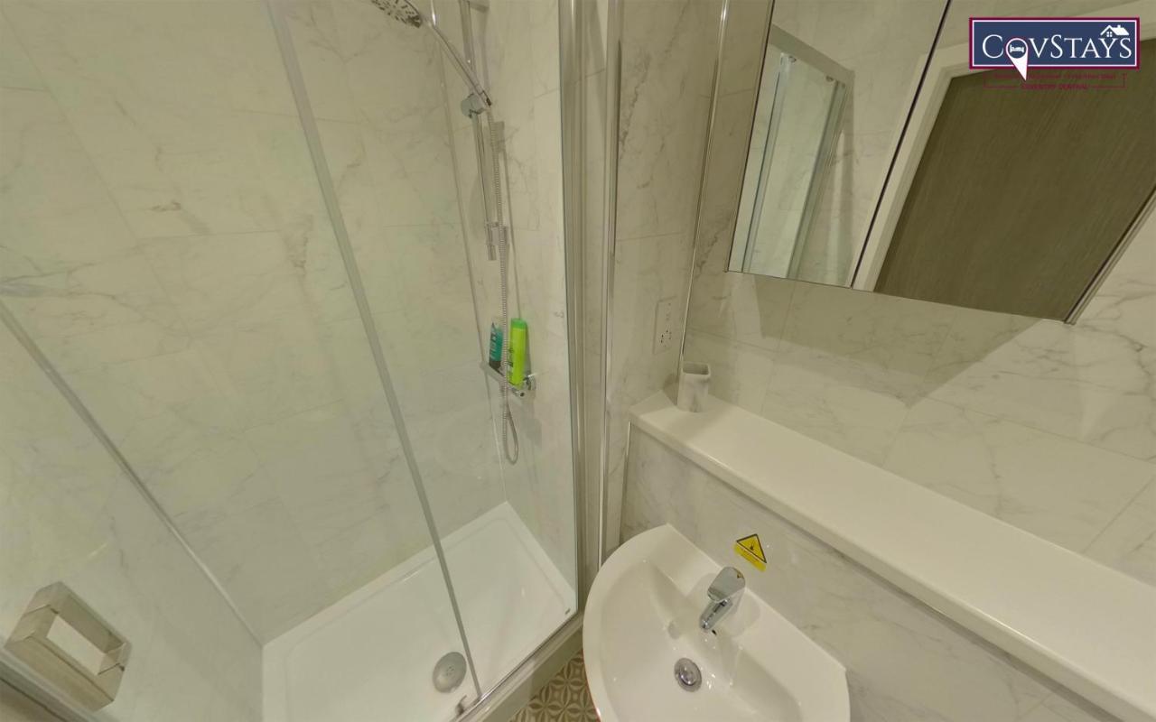 Signature House - Contemporary In Centre, Free Parking, By Covstays *