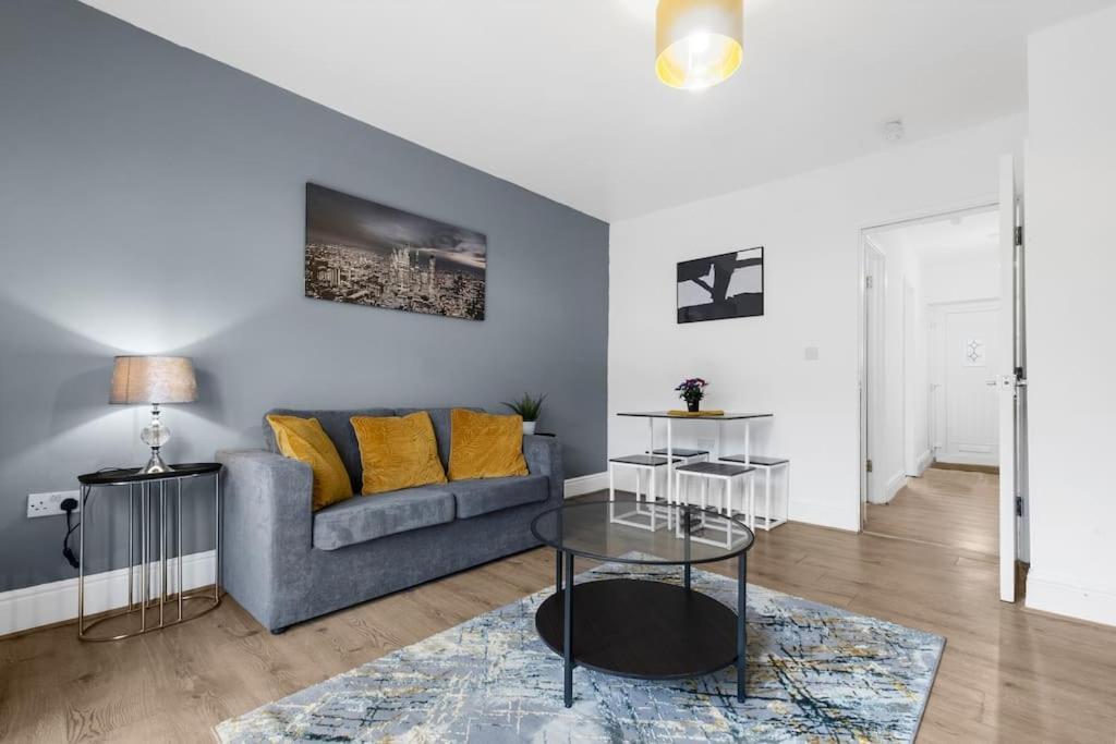 Cv1 Exclusive Contractors & Travellers 5 Min To Ricoh Arena 5 Mins To Centre 2x Free Car Parking Spaces Free Wifi Free Netflix Sleeps 8