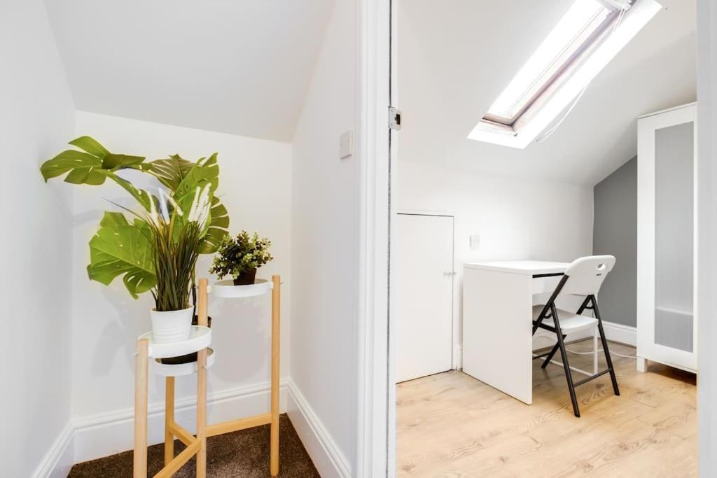 Cv1 Exclusive Contractors & Travellers 5 Min To Ricoh Arena 5 Mins To Centre 2x Free Car Parking Spaces Free Wifi Free Netflix Sleeps 8 *