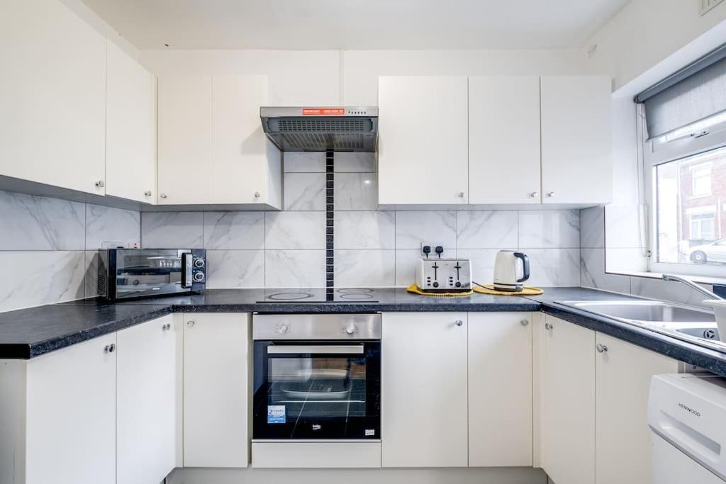 Cv1 Exclusive Contractors & Travellers 5 Min To Ricoh Arena 5 Mins To Centre 2x Free Car Parking Spaces Free Wifi Free Netflix Sleeps 8 * Coventry