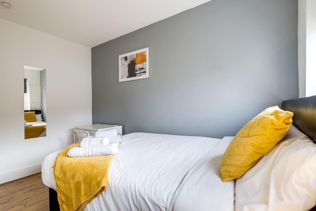 Casa de férias Cv1 Exclusive Contractors & Travellers 5 Min To Ricoh Arena 5 Mins To Centre 2x Free Car Parking Spaces Free Wifi Free Netflix Sleeps 8 Coventry