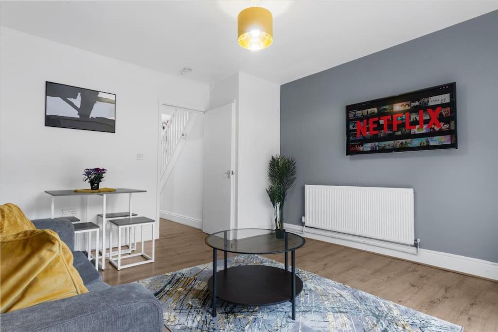 Cv1 Exclusive Contractors & Travellers 5 Min To Ricoh Arena 5 Mins To Centre 2x Free Car Parking Spaces Free Wifi Free Netflix Sleeps 8 Coventry