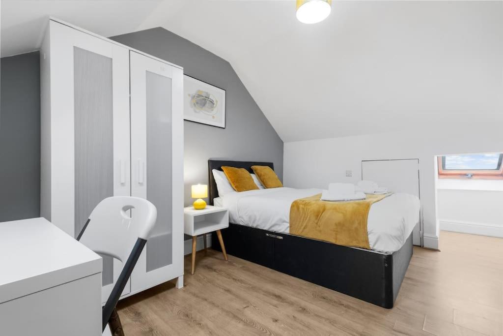 Casa de férias Cv1 Exclusive Contractors & Travellers 5 Min To Ricoh Arena 5 Mins To Centre 2x Free Car Parking Spaces Free Wifi Free Netflix Sleeps 8 Coventry