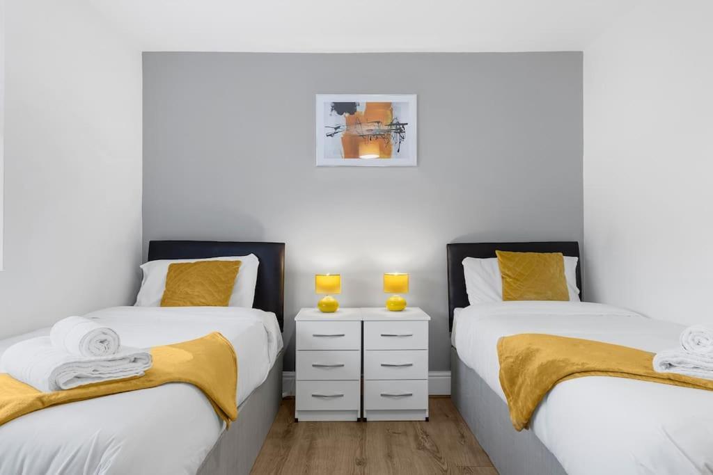 Cv1 Exclusive Contractors & Travellers 5 Min To Ricoh Arena 5 Mins To Centre 2x Free Car Parking Spaces Free Wifi Free Netflix Sleeps 8