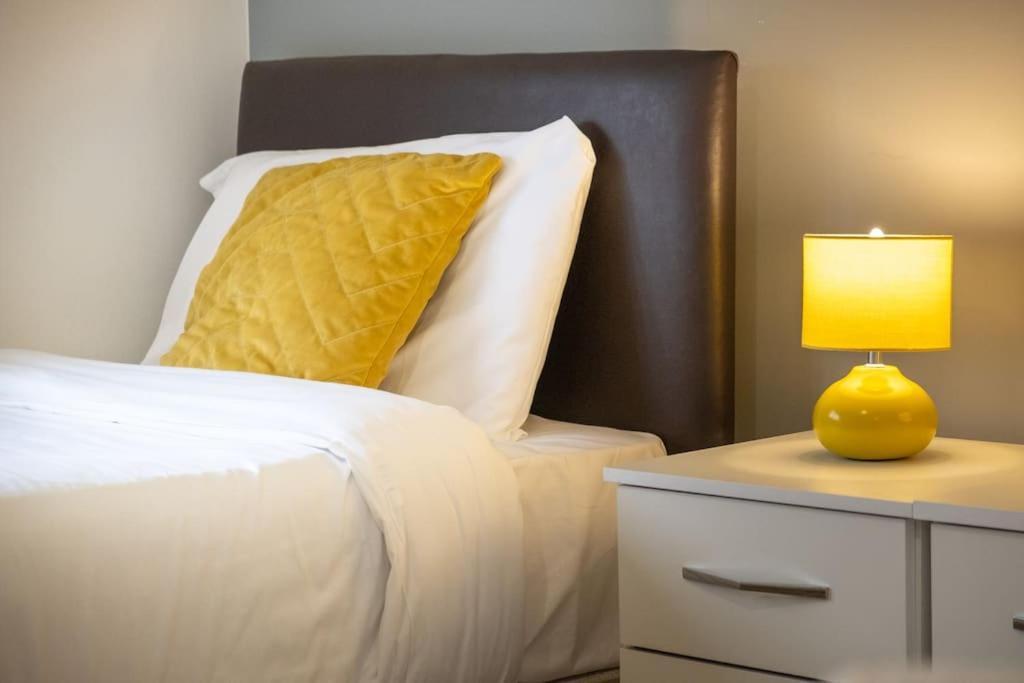 Cv1 Exclusive Contractors & Travellers 5 Min To Ricoh Arena 5 Mins To Centre 2x Free Car Parking Spaces Free Wifi Free Netflix Sleeps 8 *