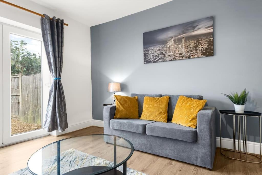 Cv1 Exclusive Contractors & Travellers 5 Min To Ricoh Arena 5 Mins To Centre 2x Free Car Parking Spaces Free Wifi Free Netflix Sleeps 8 *