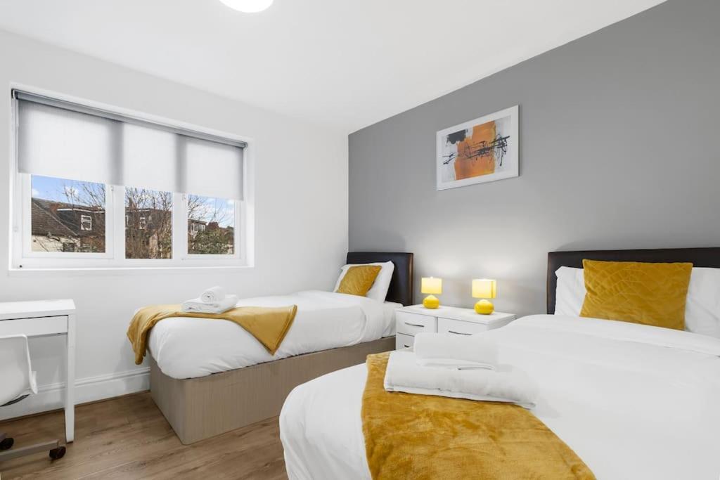 Casa de férias Cv1 Exclusive Contractors & Travellers 5 Min To Ricoh Arena 5 Mins To Centre 2x Free Car Parking Spaces Free Wifi Free Netflix Sleeps 8