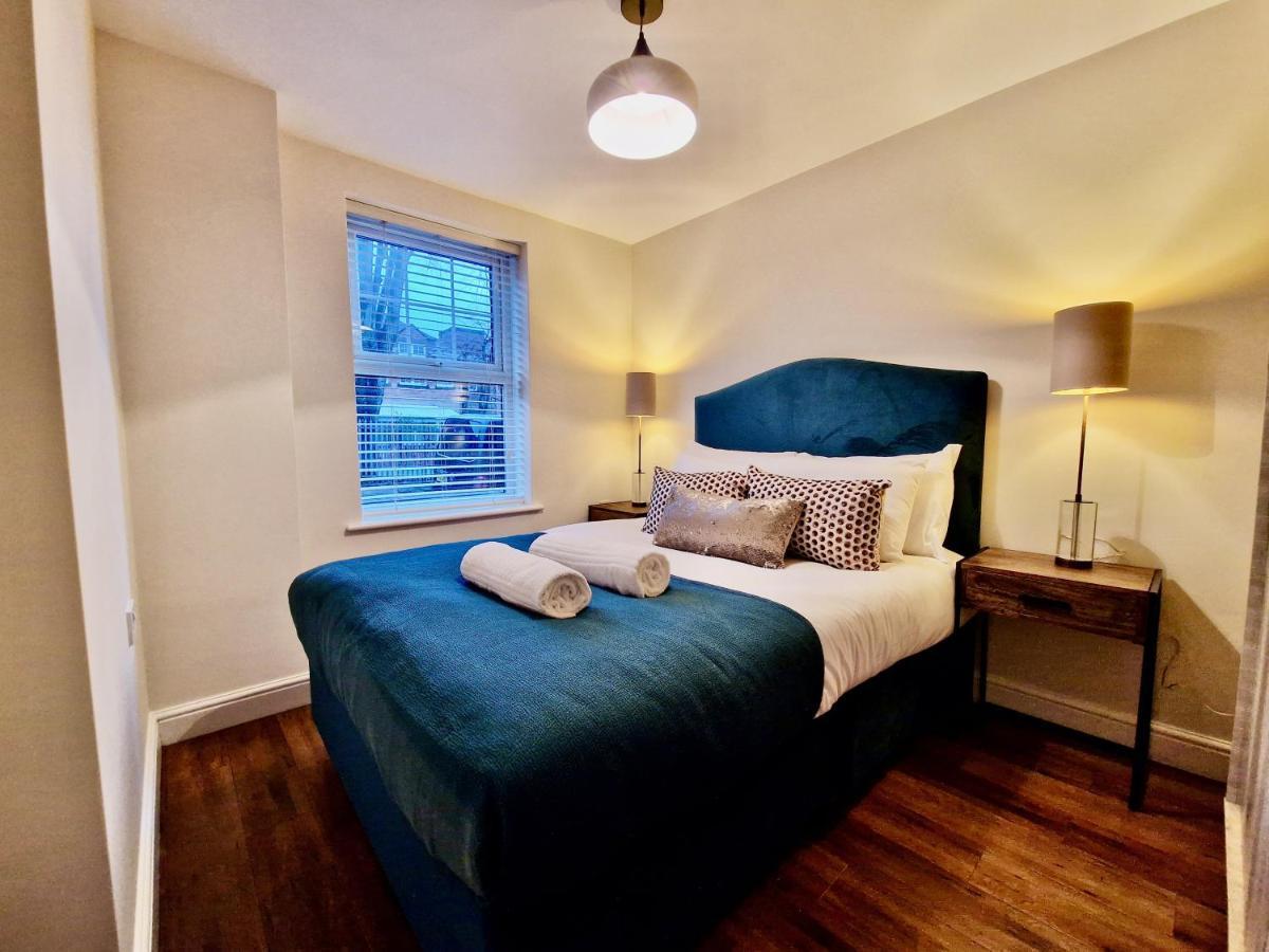 Stylish Luxury Serviced Next To Centre With Free Parking - Contractors & Relocators Apartment Coventry