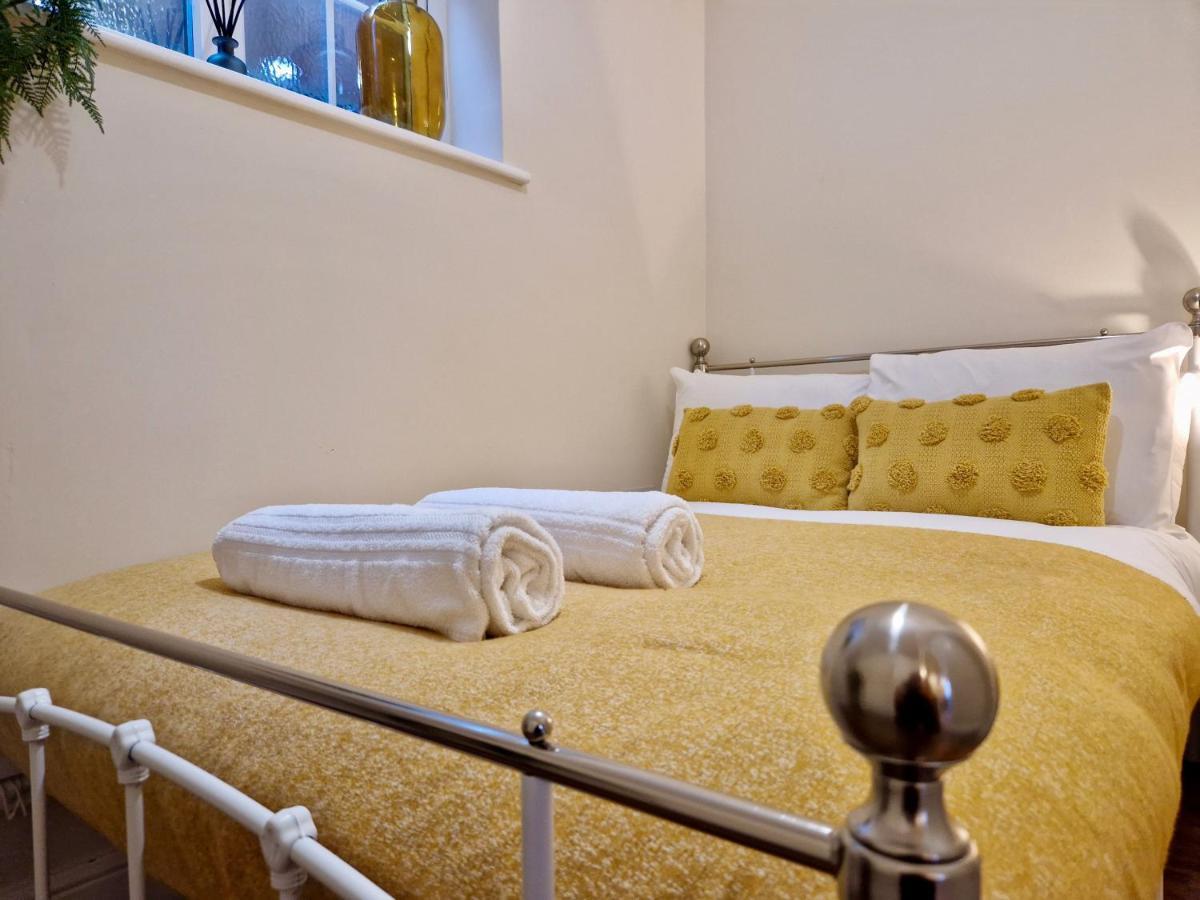 Apartment Stylish Luxury Serviced Next To Centre With Free Parking - Contractors & Relocators