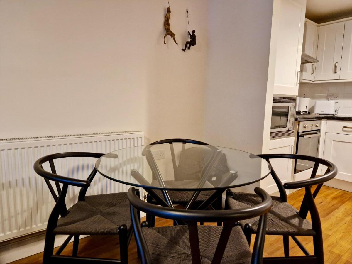 Stylish Luxury Serviced Next To Centre With Free Parking - Contractors & Relocators Coventry