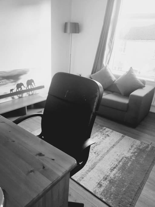 Apartment From Entire Flat *