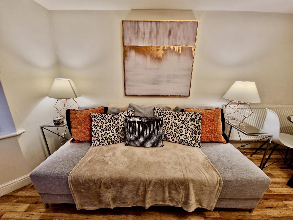 Stunning Luxury Serviced Next To Centre With Free Parking - Contractors & Relocators Coventry