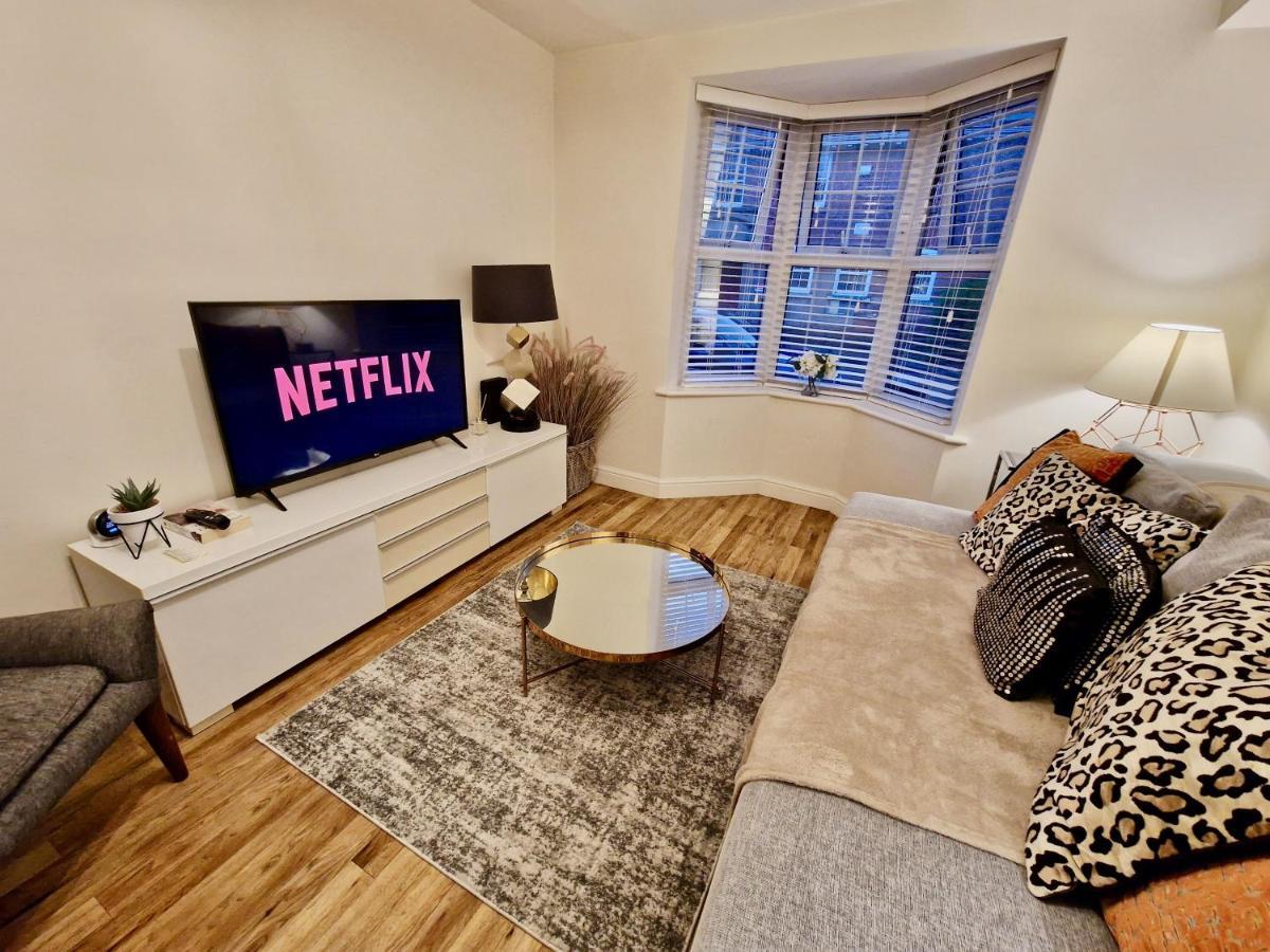 Apartamento Stunning Luxury Serviced Next To Centre With Free Parking - Contractors & Relocators *