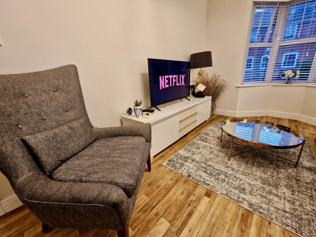 Apartamento Stunning Luxury Serviced Next To Centre With Free Parking - Contractors & Relocators *