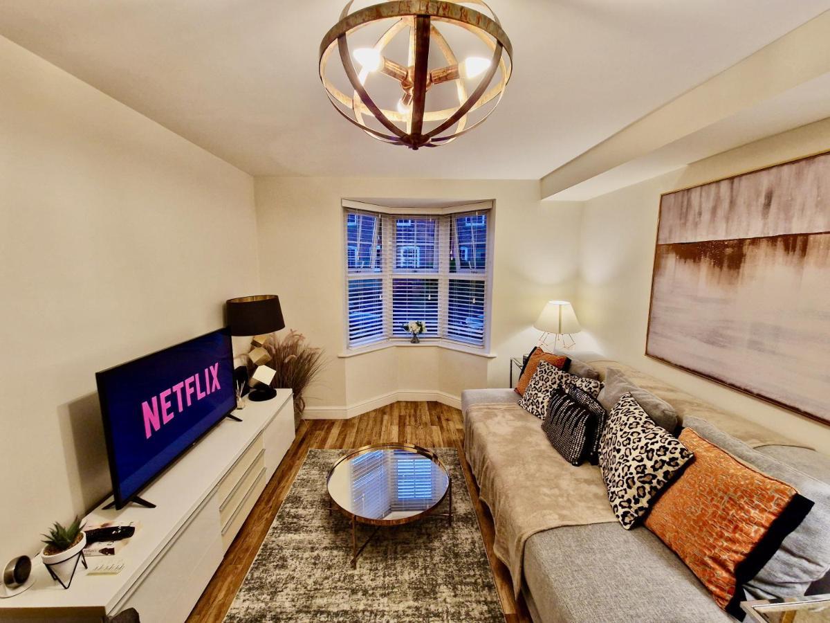 Stunning Luxury Serviced Next To Centre With Free Parking - Contractors & Relocators * Coventry