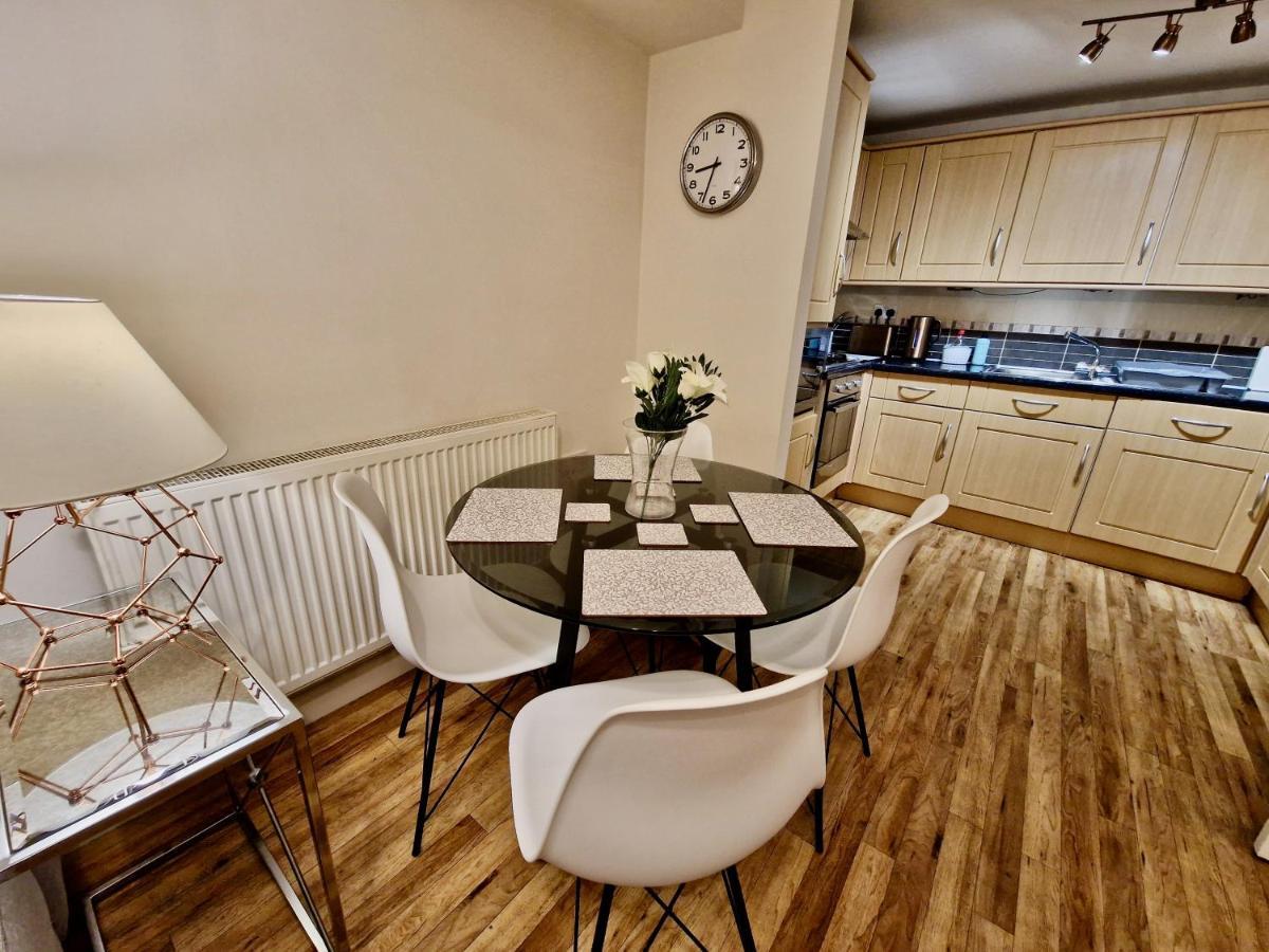 Apartamento Stunning Luxury Serviced Next To Centre With Free Parking - Contractors & Relocators